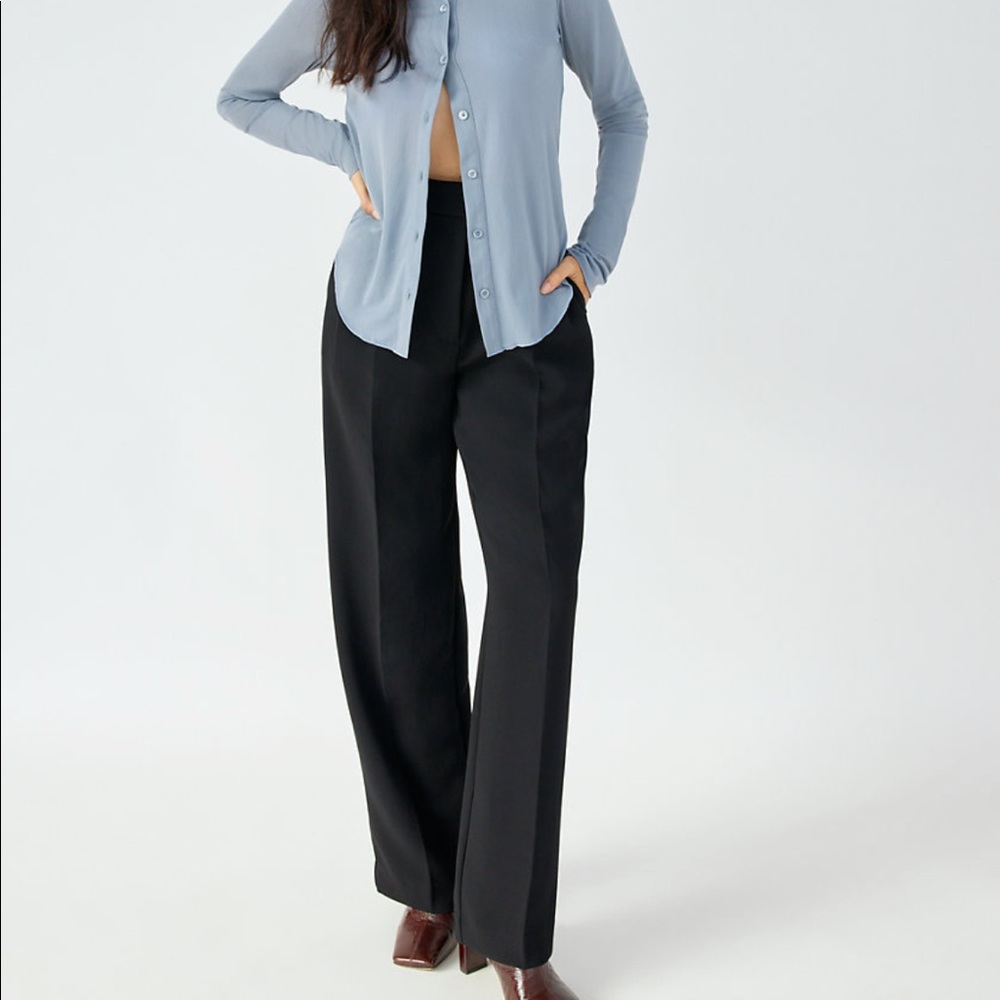 Aritzia Effortless Pant (Short/Cropped) - Black